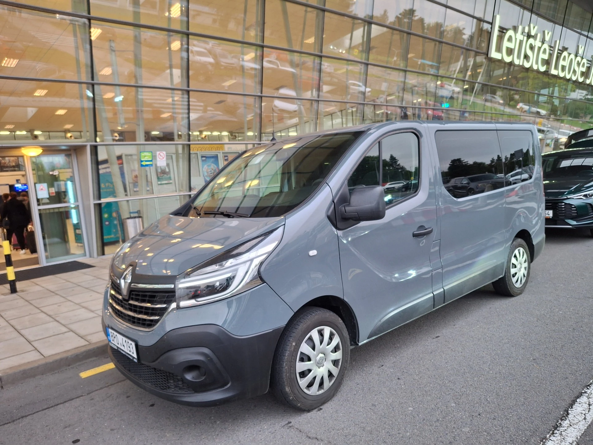 Renault Trafic u letiště